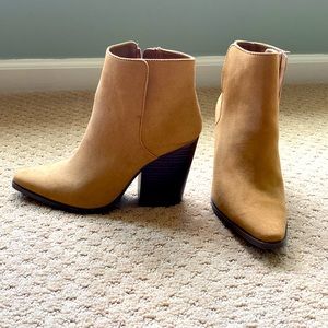 Qupid Size 8 Heeled Boot - New